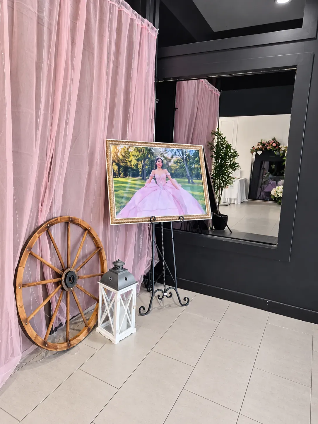 05 Entry Portrait Easel